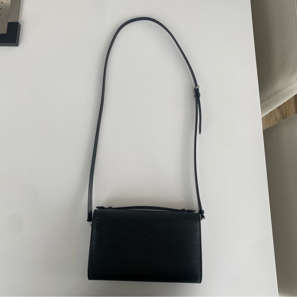Louis Vuitton Clery Black Epi - Picture 3 of 12